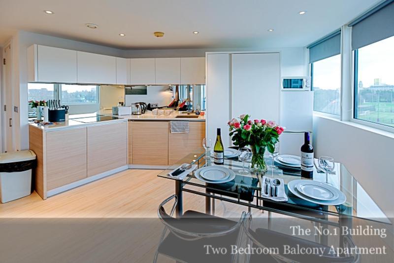 Gunwharf Quays Apartments Portsmouth Exterior photo
